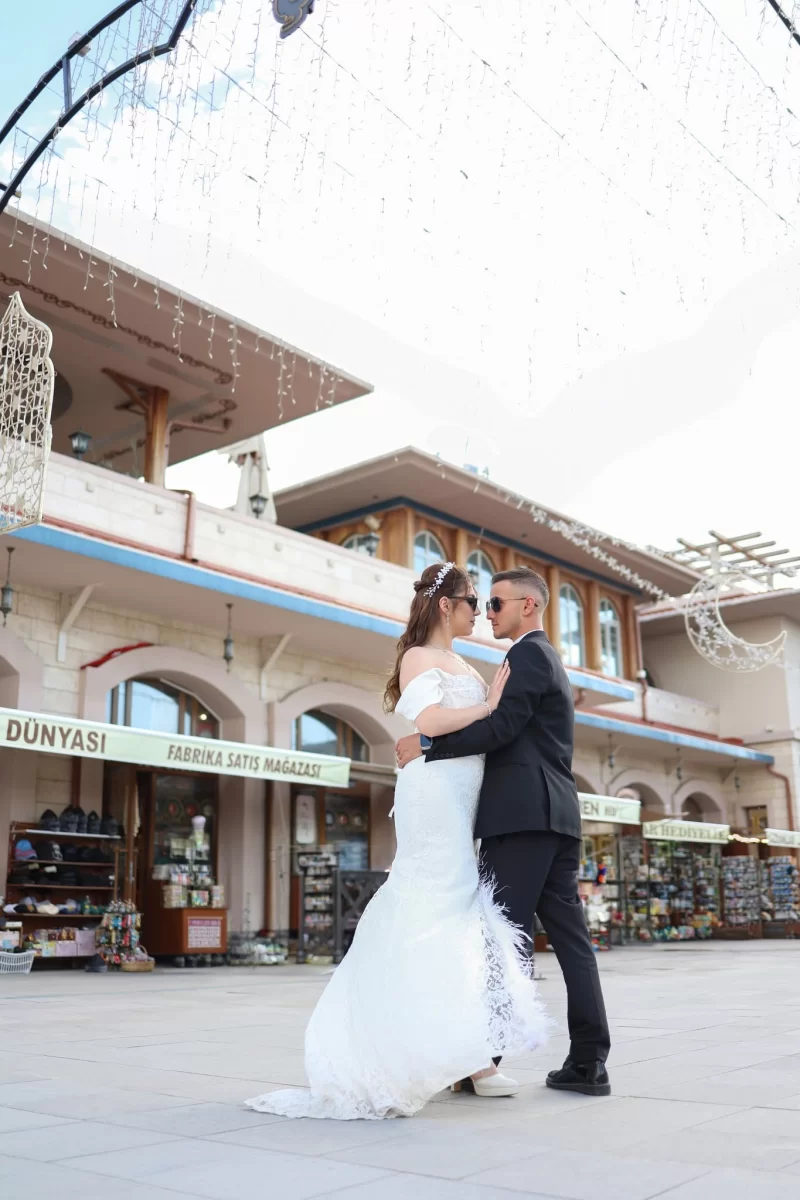 Her sokağın ayrı bir hikâyesi, her karenin içinde Özkan Foto Film dokunuşu.